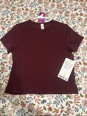 NWT Lululemon Classic-Fit Cotton-Blend T-Shirt
Garnet